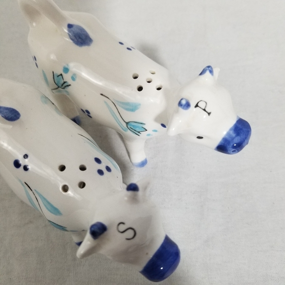 VTG blue and white cow salt and pepper shakers - Picture 11 of 11